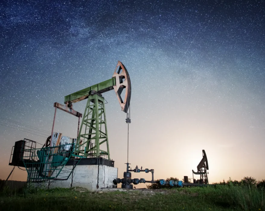 Diyarbakır’ın Sur ilçesinde petrol çıkarma ve depolama çalışmaları